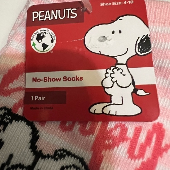 ****Donated***Peanuts Snoopy pink and white graphic no-show socks size 4-10 - Picture 3 of 4